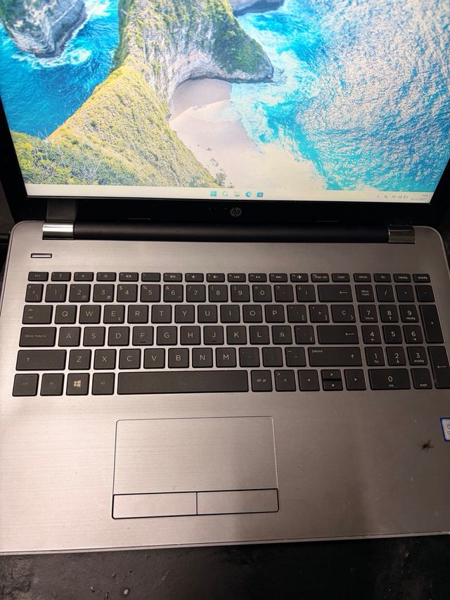 Portátil HP i5 7200U 8GB DDR4 128GB SSD FULL HD