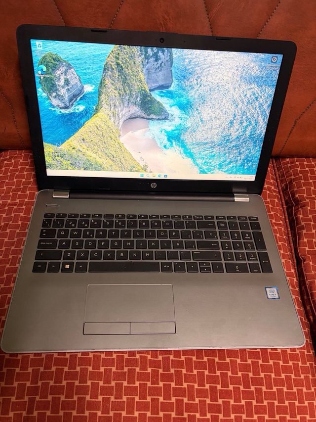 Portátil HP i5 7200U 8GB DDR4 128GB SSD FULL HD