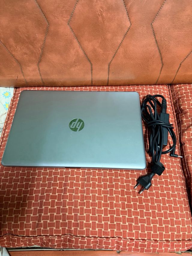 Portátil HP i5 7200U 8GB DDR4 128GB SSD FULL HD