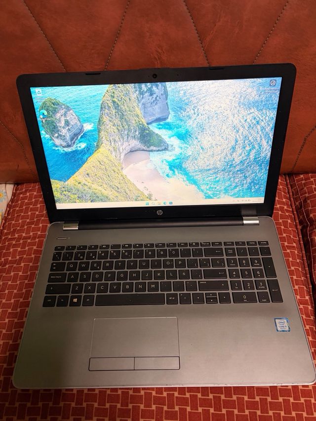 Portátil HP i5 7200U 8GB DDR4 128GB SSD FULL HD