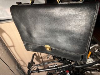 Maletín de cuero negro