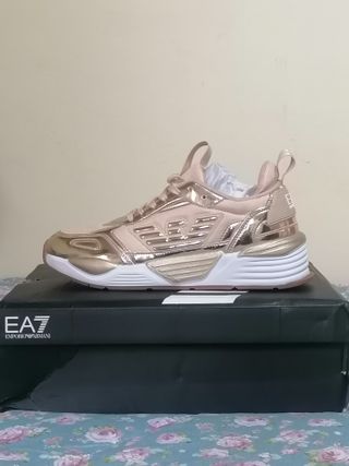 EA7 doradas + regalo