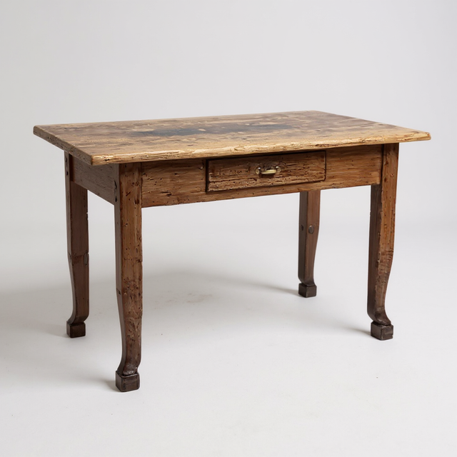 Tavolo in legno stile fattoria