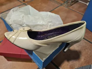 Zapatos Mustang Tacón Beige Talla 40 regalo