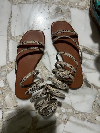 Sandali bassi snake print allacciati