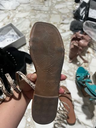 Sandali bassi snake print allacciati