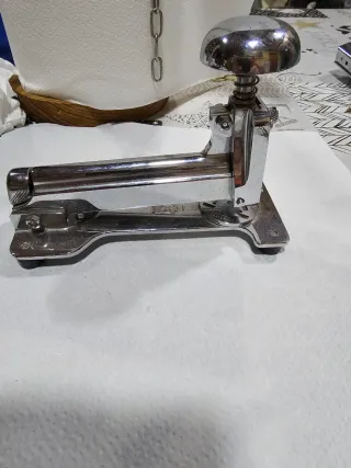 Grapadora casco Antigua