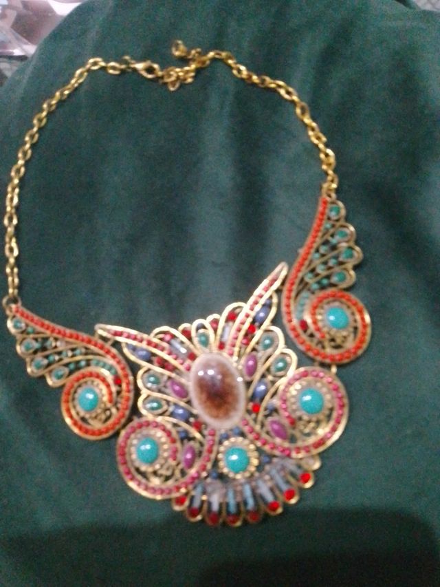 Collar étnico dorado mariposa piedras turquesa