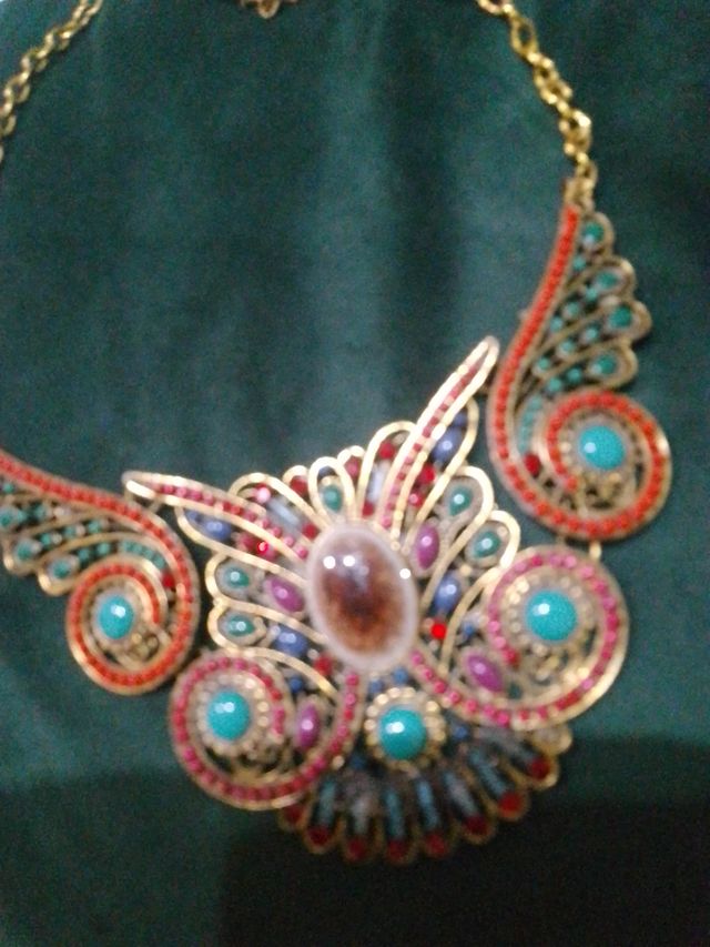 Collar étnico dorado mariposa piedras turquesa