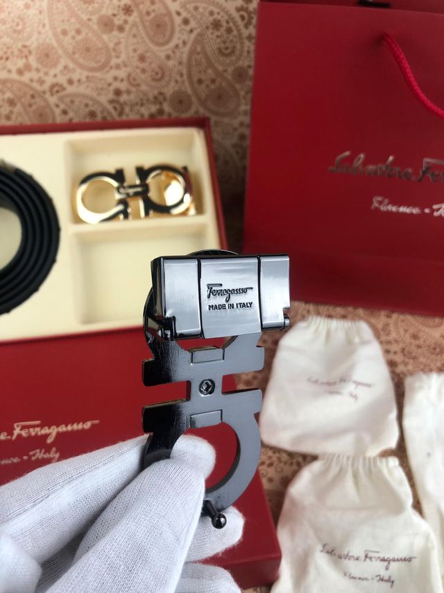 Set de Cinturón Salvatore Ferragamo Negro y Dorado