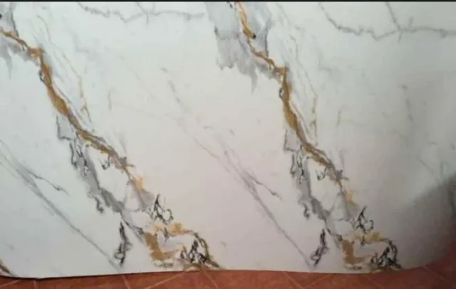 Rolo de Vinil Decorativo em Mármore Dourado