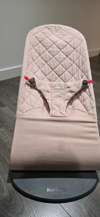 Espreguiçadeira Babybjorn Rosa com brinquedo