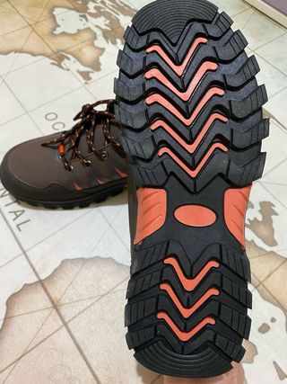 Botas de trekking nuevas sin estrenar