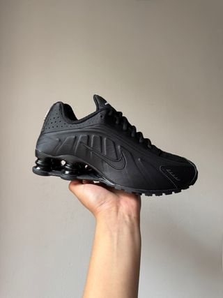 Nike Shox R4 Triple Black