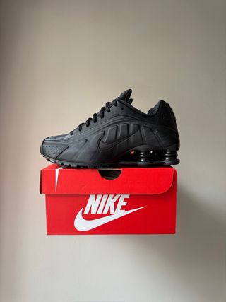 Nike Shox R4 Triple Black