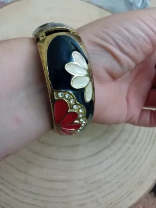 Bracciale orientale smaltato rosso bianco nero blu