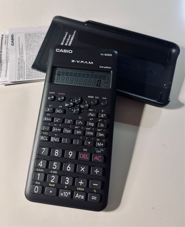 Calculadora Científica Casio FX-82MS 2ª Ed.
