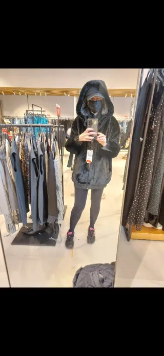 Cazadora pelo capucha Zara