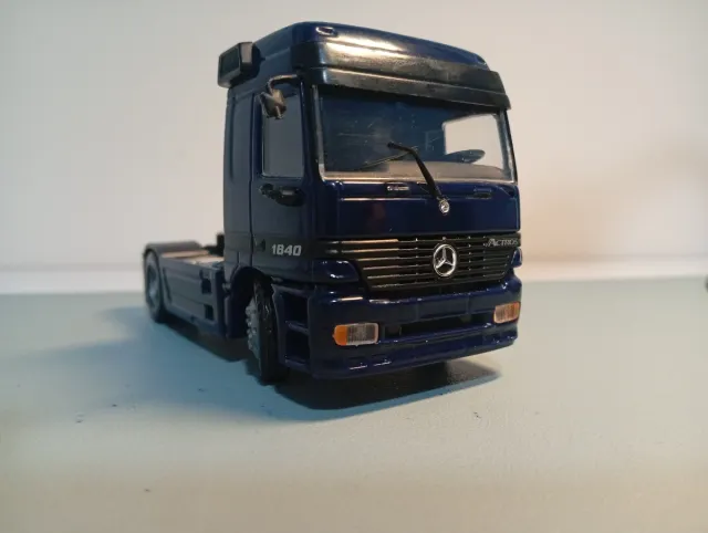 Camión Mercedes Benz Actros 1840