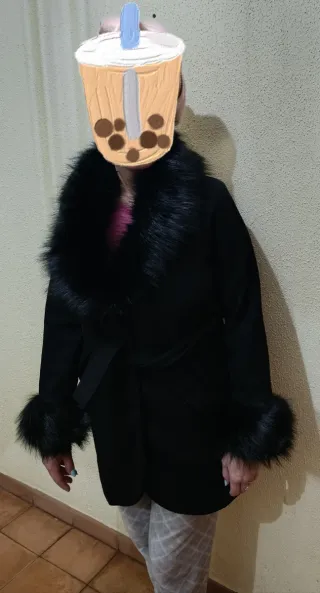 Abrigo negro mujer con pelo