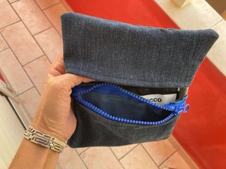 Porta tabacco in jeans con zip blu