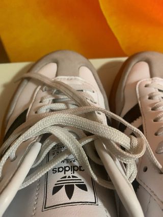 Zapatillas Adidas Blancas y Grises