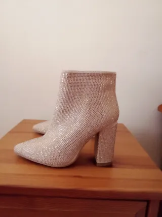 Botines dorados sin estrenar