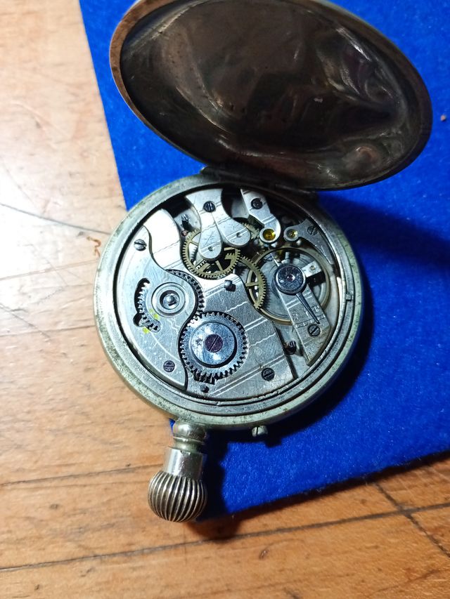 Reloj de bolsillo antiguo esmaltado