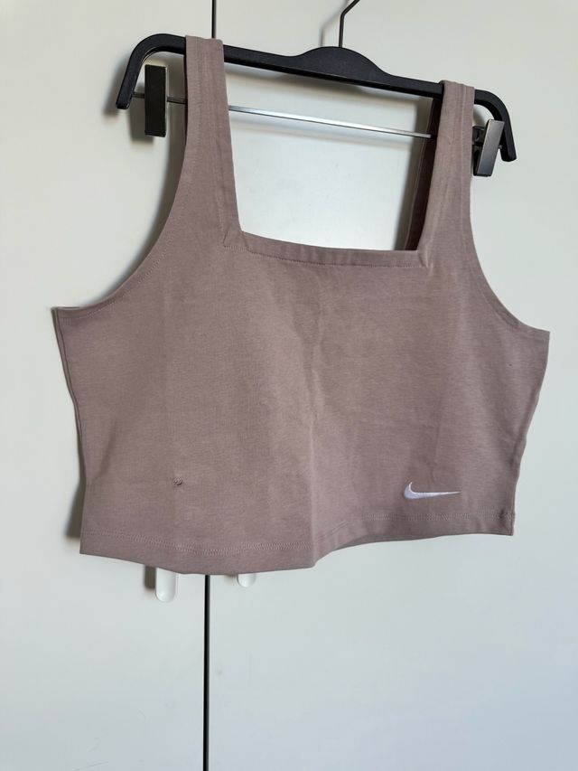Top Nike Beige Cuadrado