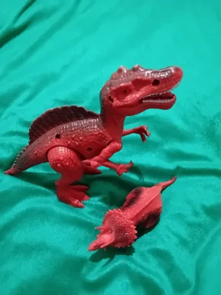 Spinosauro e Triceratopo anni 90