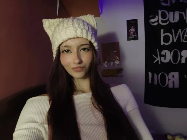 Gorro blanco con orejas de gatito