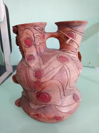 Statua in ceramica decorata