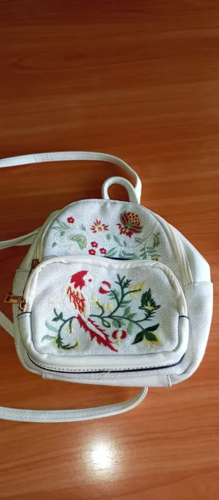 Mochila pequeña bordada pájaro