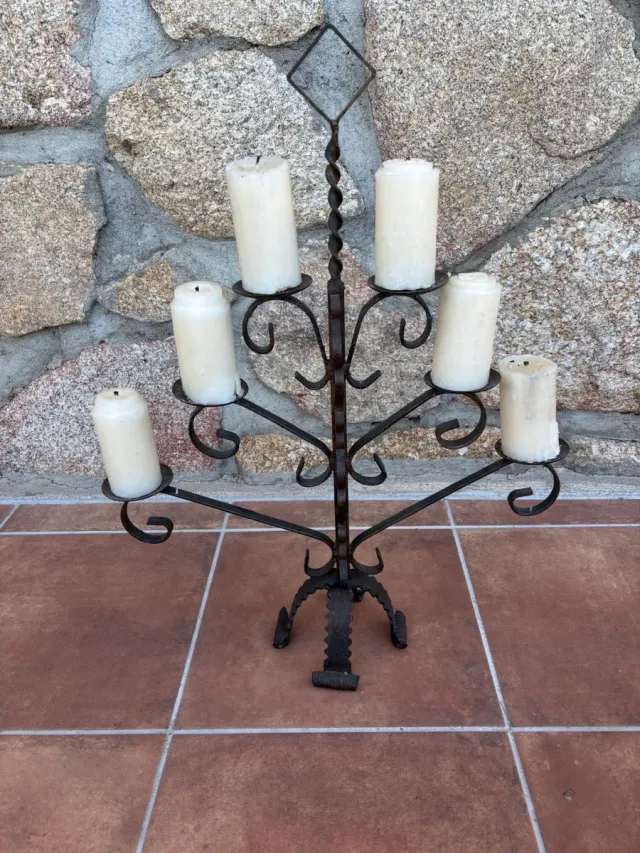 Candelabro de metal negro para 6 velas
