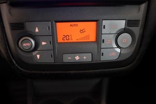 Fiat Linea sedán 1.6 MULTIJET 16V 105BHP EMOTION 4P