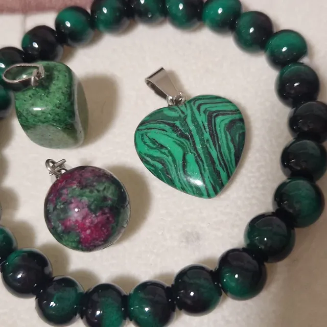 Conjunto piedras naturales: pulsera y colgantes