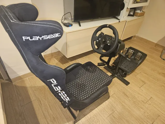 Playseat con Volante y Pedales Logitech G920