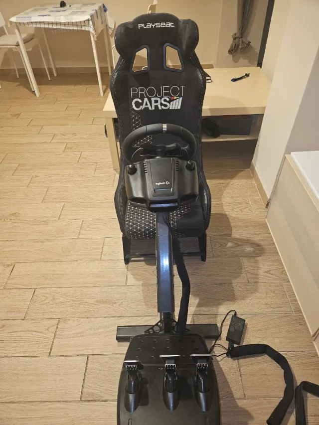 Playseat con Volante y Pedales Logitech G920