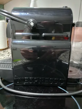 Cafetera cápsulas Nespresso de Longhi color negro