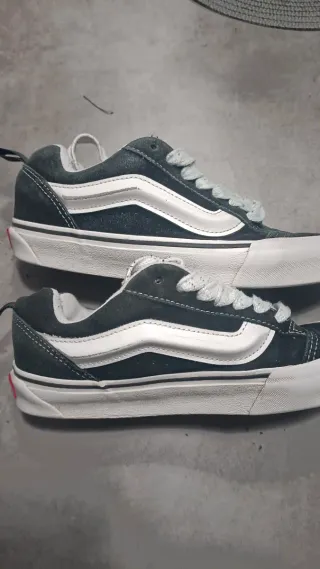 Zapatillas Vans Old Skool Negras y Blancas