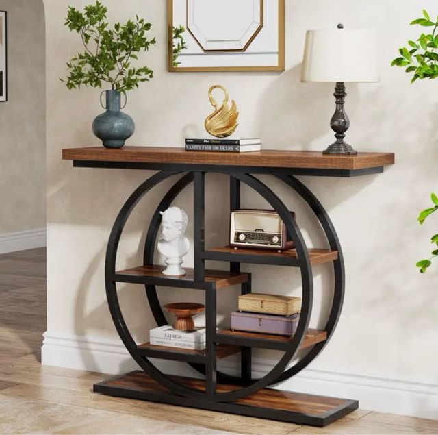 Tavolo d'ingresso moderno e funzionale