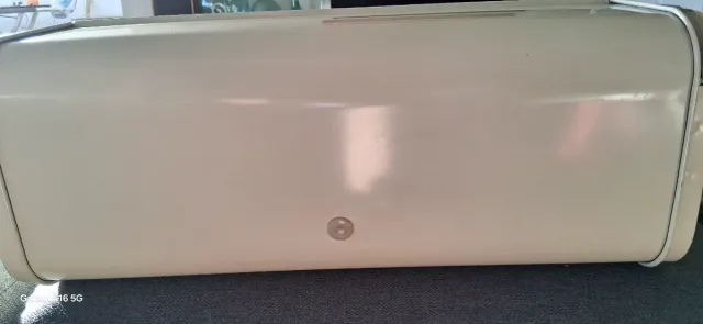 Panadera Vintage con puerta deslizante BRABANTIA