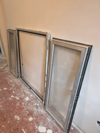 Ventana abatible aluminio Climalit