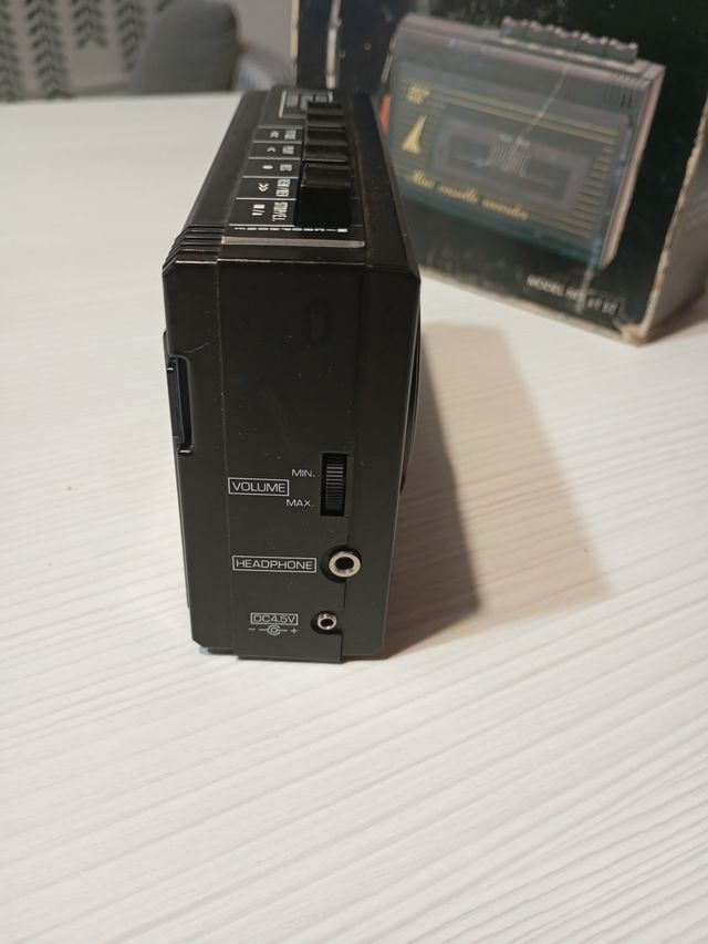 Walkman Larsen Dictator Mini Cassette Recorder