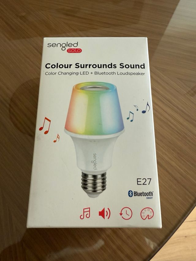 Sengled Solo: lampadina LED multicolore e altoparlante blu