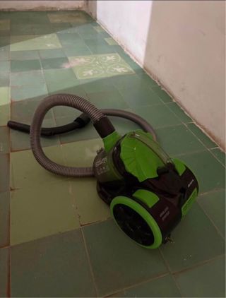 Aspirapolvere ciclonico compatto verde