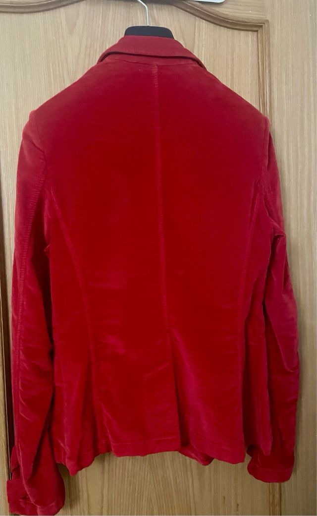 Chaqueta de terciopelo rojo de Caramelo