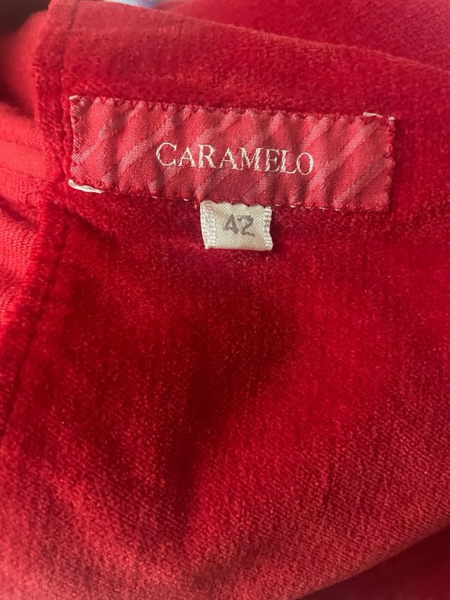 Chaqueta de terciopelo rojo de Caramelo