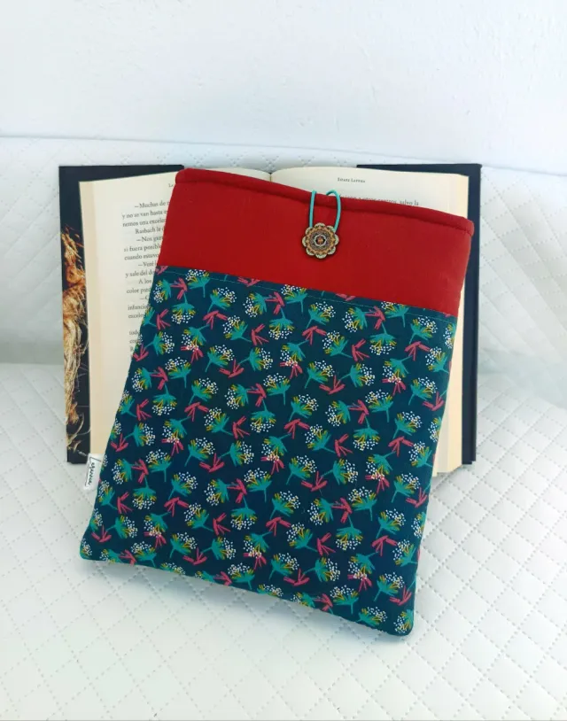 Funda de libro con estampado floral