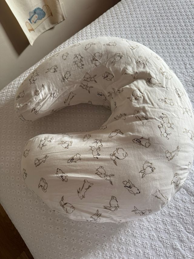 Cojín de lactancia estampado conejos